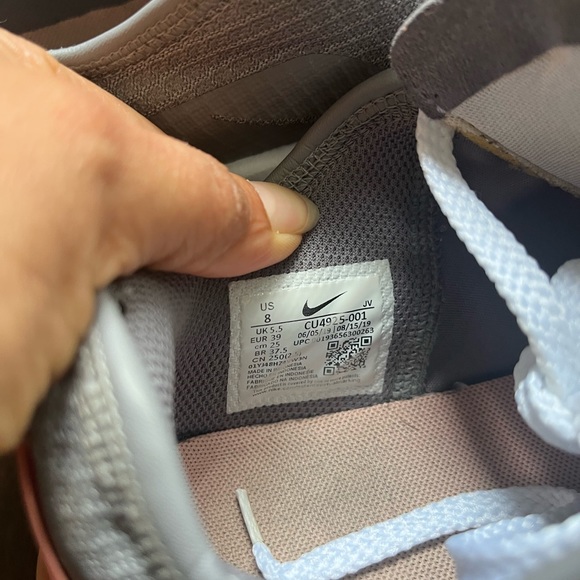 Nike Air Max Motion 2- women’s- size 8 - Picture 4 of 15